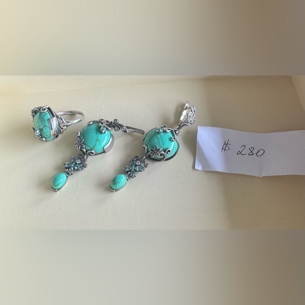 Elegant Silver and Turquoise Jewelry Set